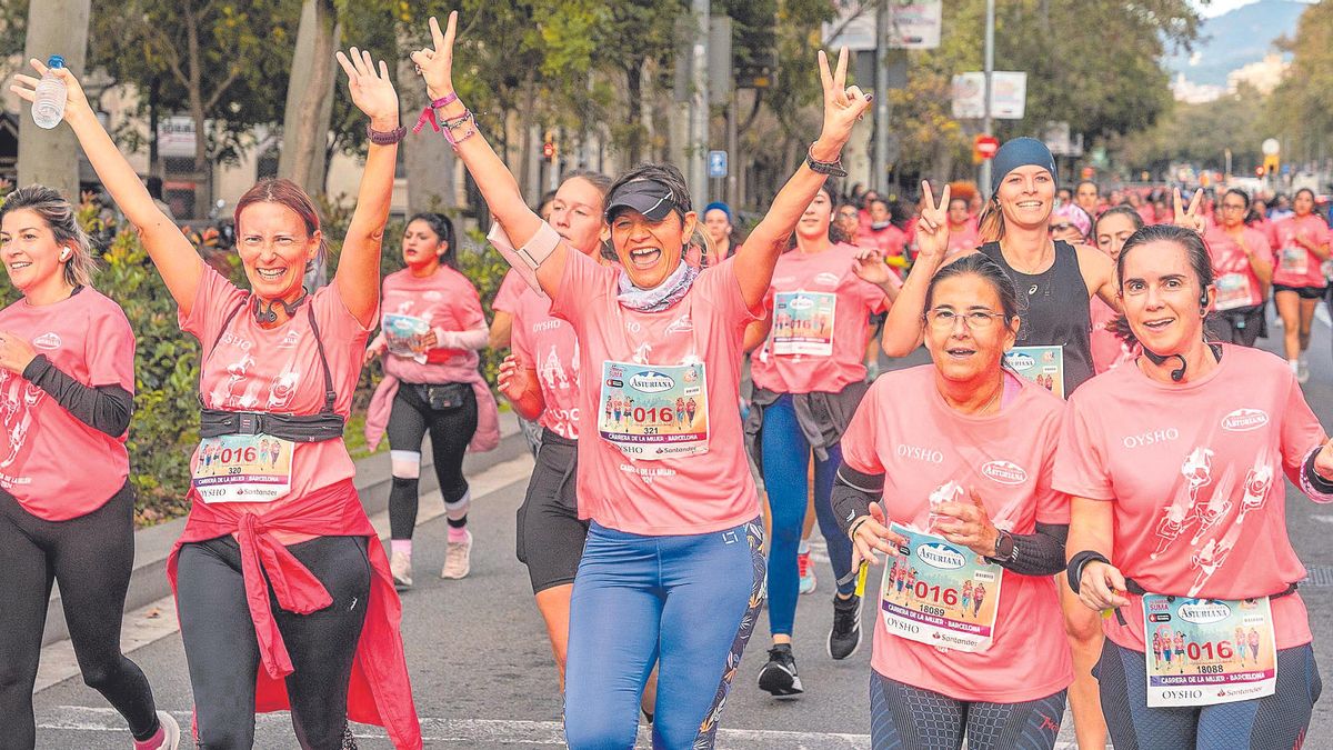Participants en la Cursa de la Dona a Barcelona, el novembre passat, que va congregar 35.000 corredores / MARC ASENSIO