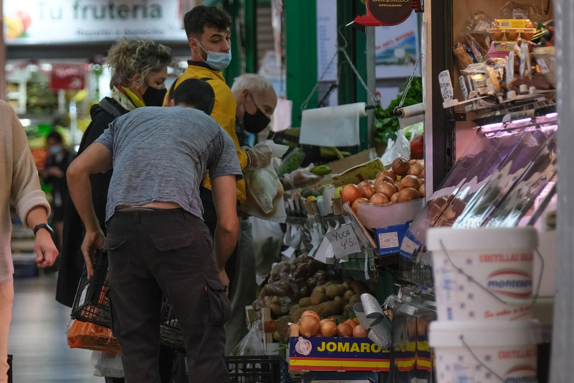 Compras navideñas en el Mercado Central de Las Palmas de Gran Canaria