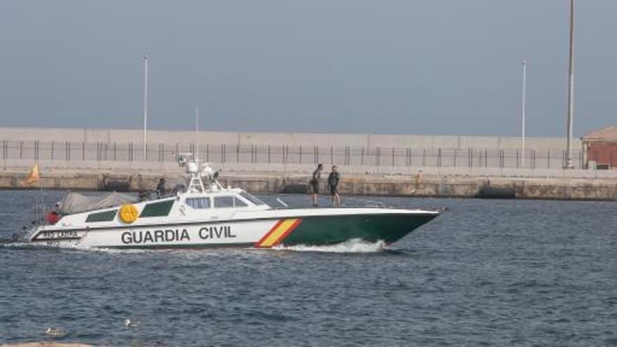 Una de las embarcaciones de la Guardia Civil que ha procedido a la dentención.