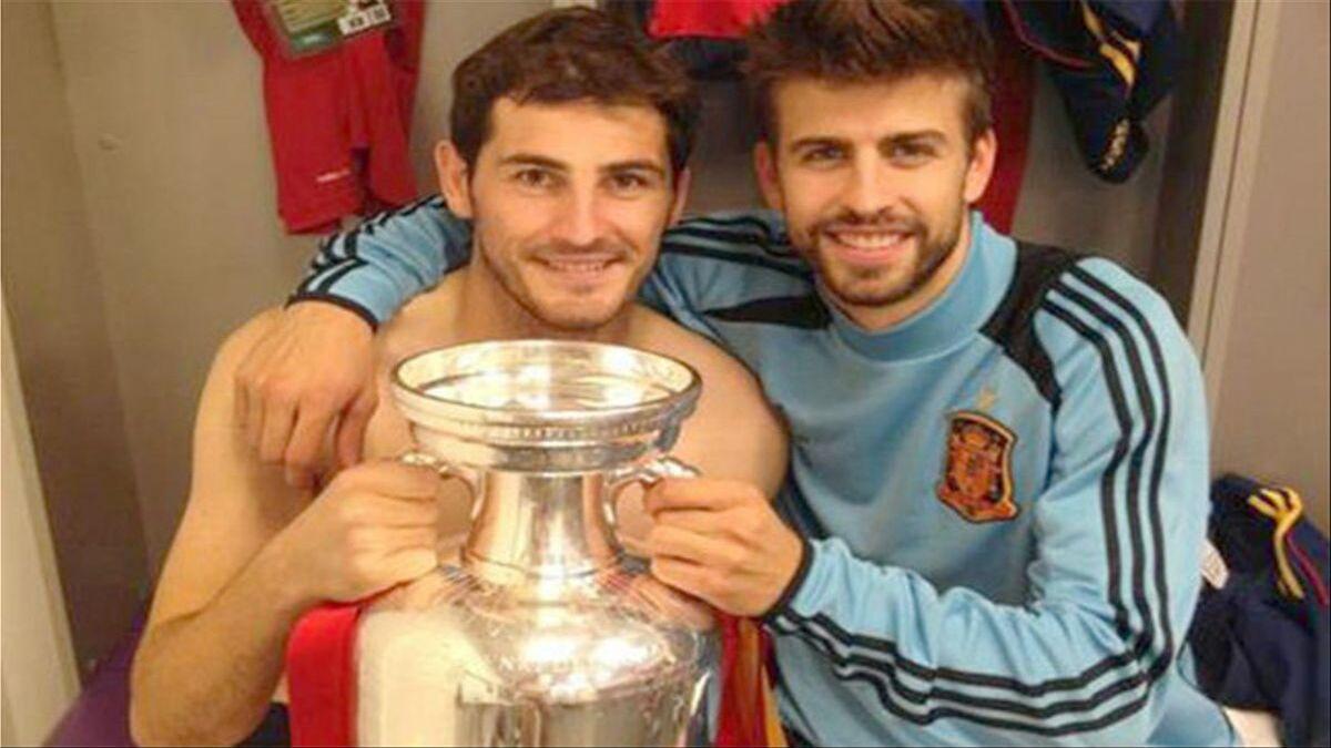 Así reacciona Piqué al ver cómo está Casillas en su última fotografía