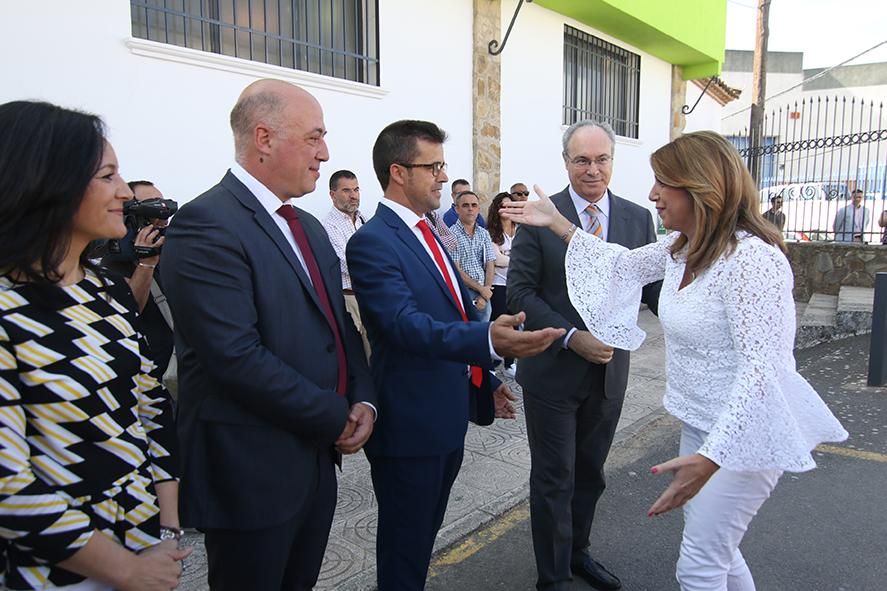 Susana Díaz inaugura el centro de la madera de Encinas Reales.