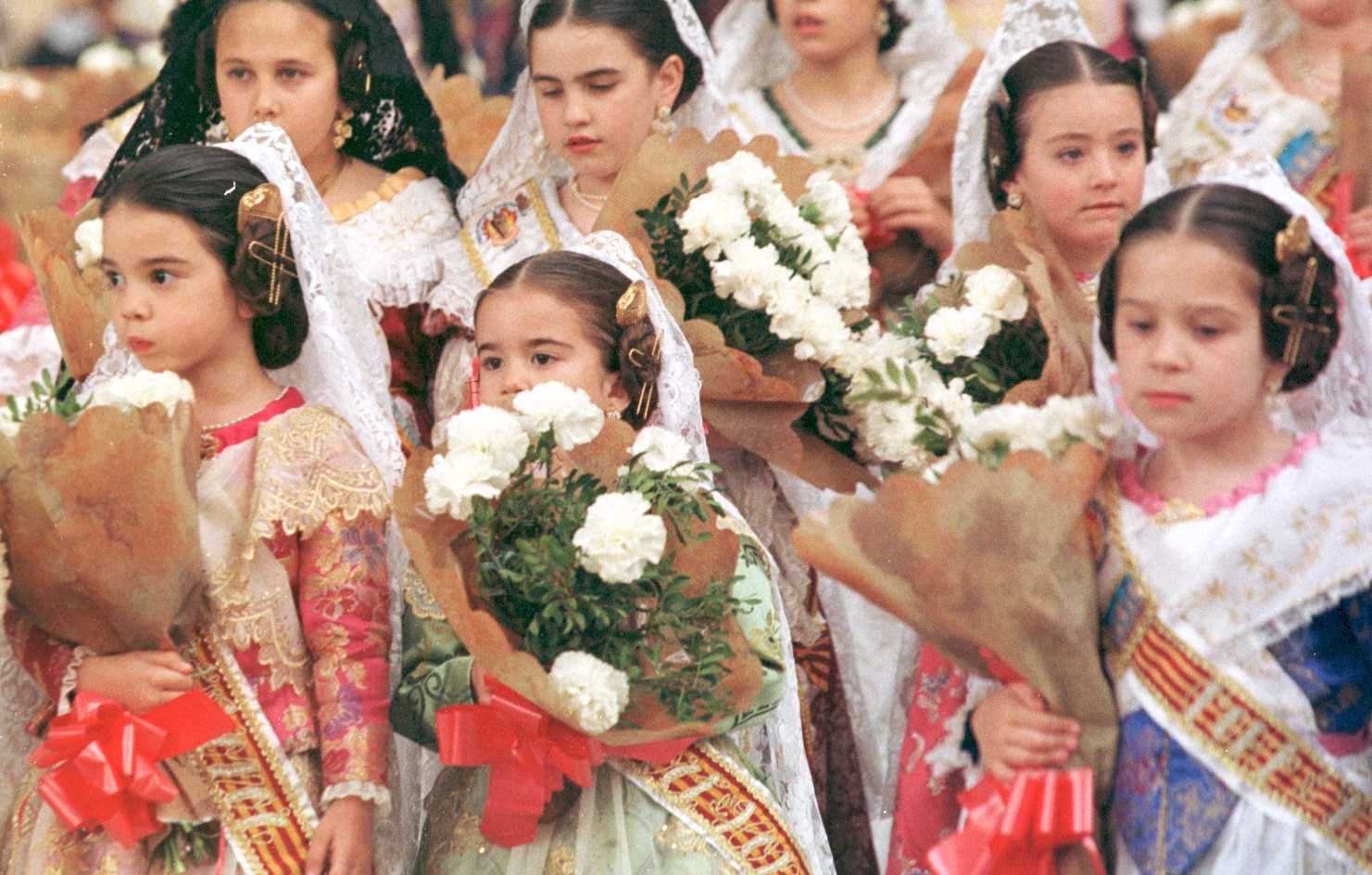 Ofrendas de las Fallas de fin de siglo. Si tienes 20-30 años, quizá estás aquí