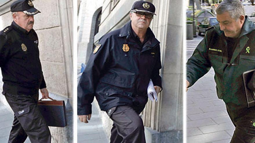 Cristóbal Villalonga, número dos de la Policía. Alfonso Jiménez, jefe de Seguridad Ciudadana. El coronel Jaume Barceló llega a Delegación del Gobierno.