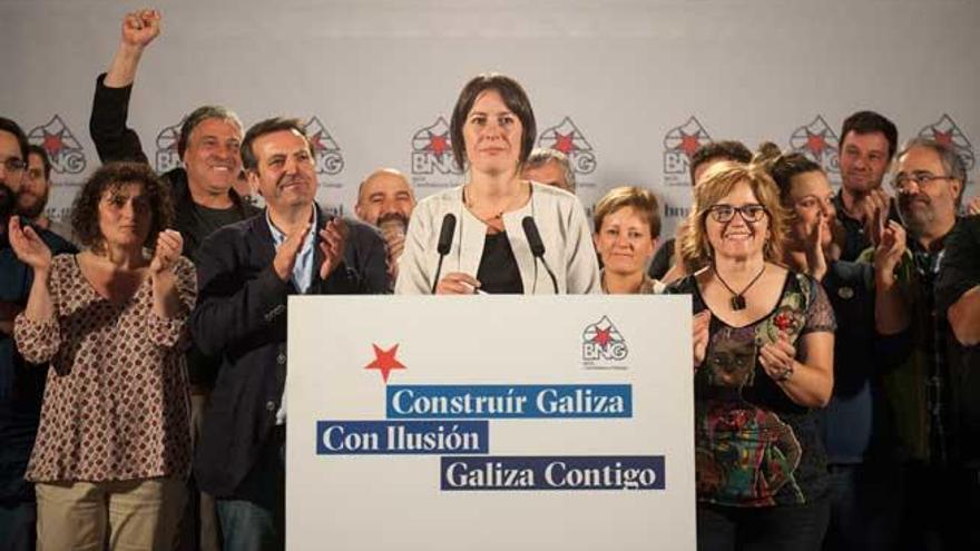 La portavoz nacional del BNG, Ana Pontón, y su equipo durante la valoración del resultado electoral.