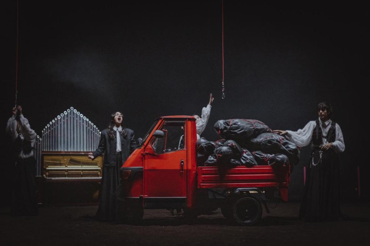 María Arnal canta en directo en 'La mort i la primavera'.