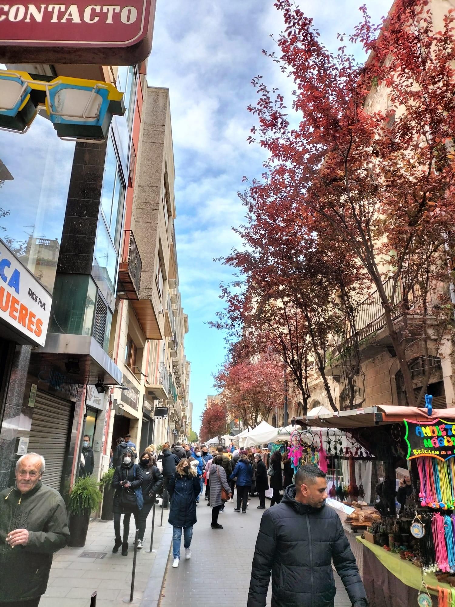 Torna la cua per comprar brunyols a la Rambla