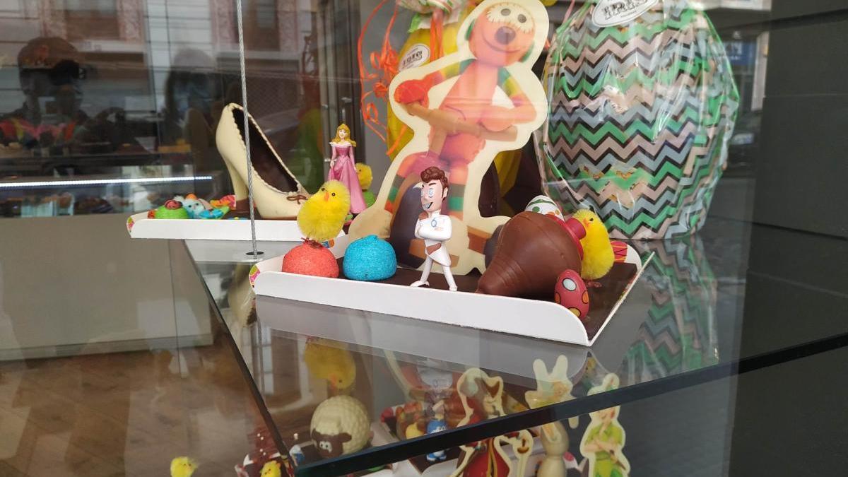 Baldufa de xocolata en una pastisseria de Figueres.