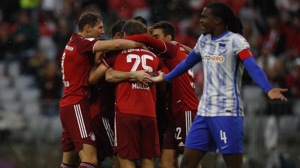 Los jugadores del Bayern celebrando el tempranero gol de Müller