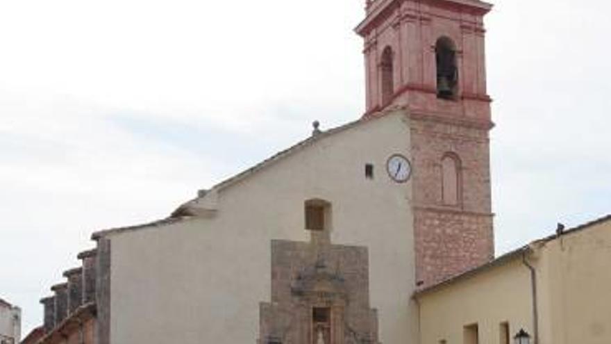 La parroquia de Benavites apoya al cura y airea irregularidades en la obra que pagó la diputación