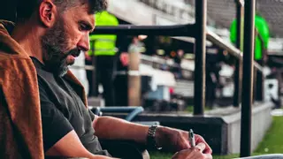 El líder se pone deberes lejos de casa