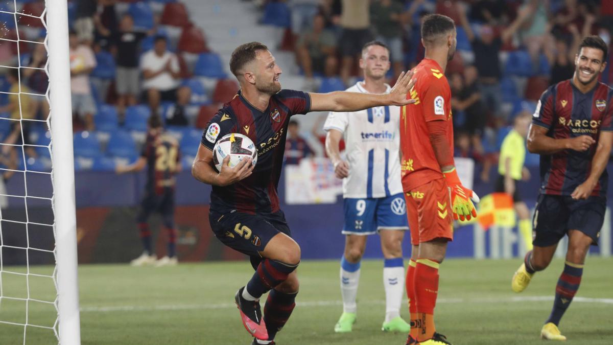 El alemán celebra con euforia el 2-0 contra el Tenerife.