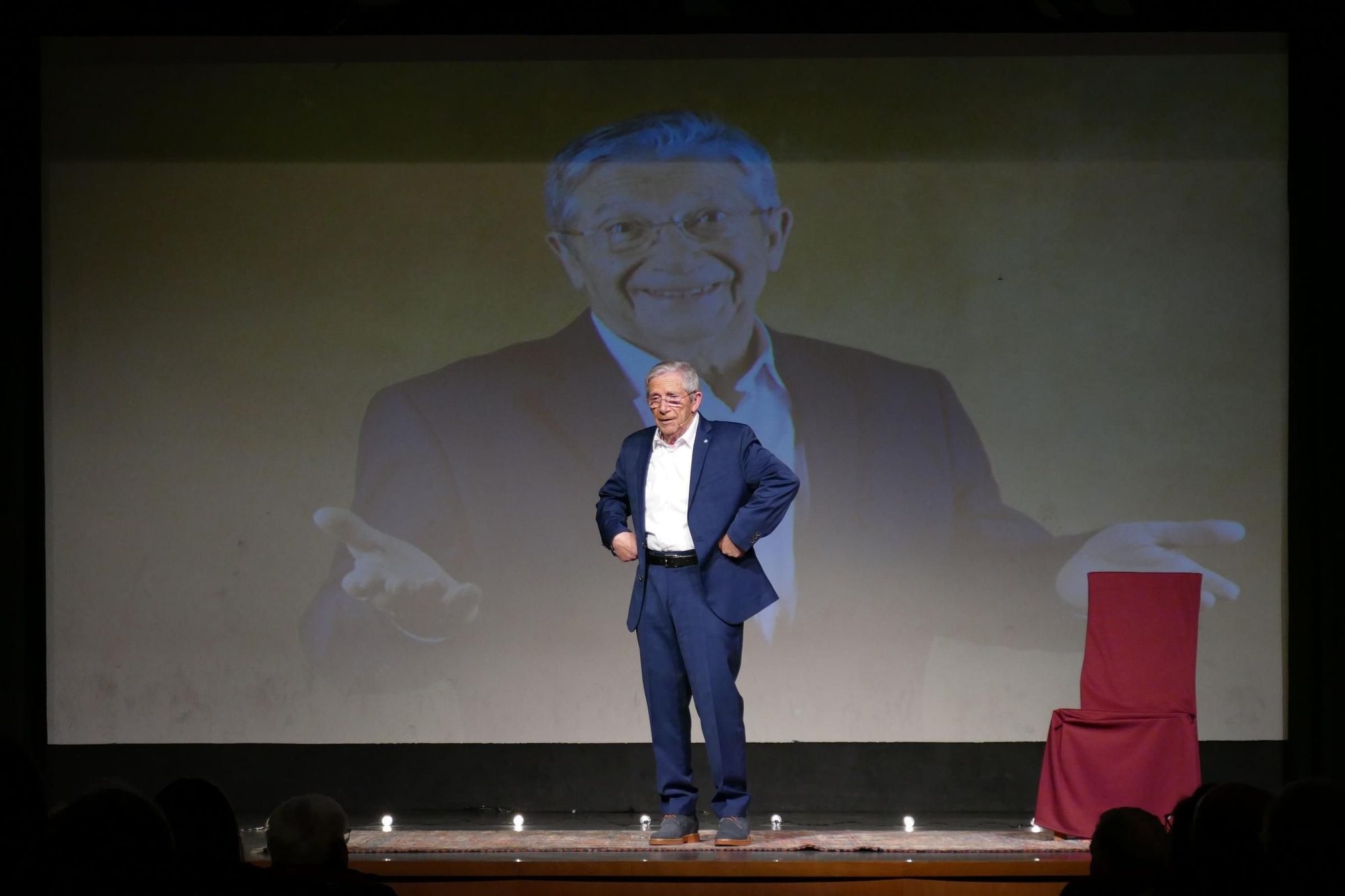 Joan Pera fa un repàs vital entre rialles a Llançà