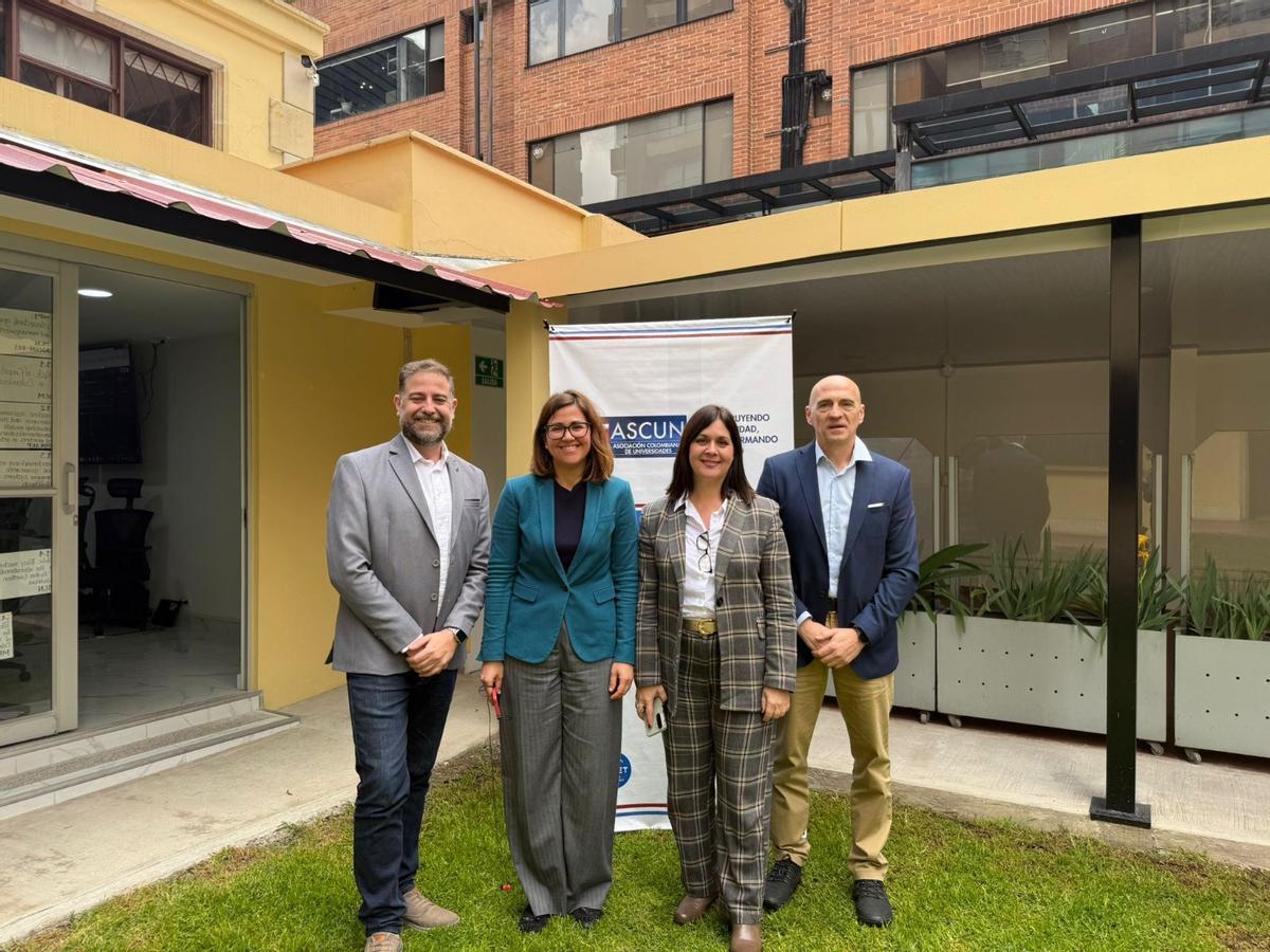 En este encuentro inicial, celebrado con la participación del profesorado del Grado en Derecho Jordi López, Merche Gimeno, Antonio López y Sara González.