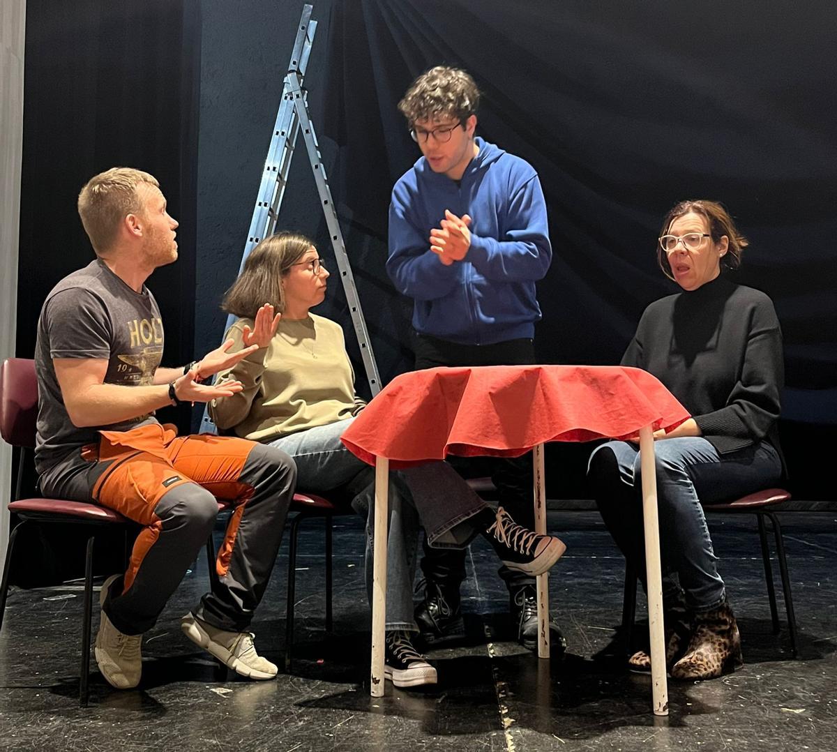 Una escena de diàleg de la sàtira en clau local de Calaf