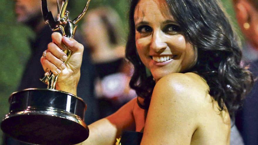 Julia Louis-Dreyfus con su estatuilla por &#039;Veep&#039;.