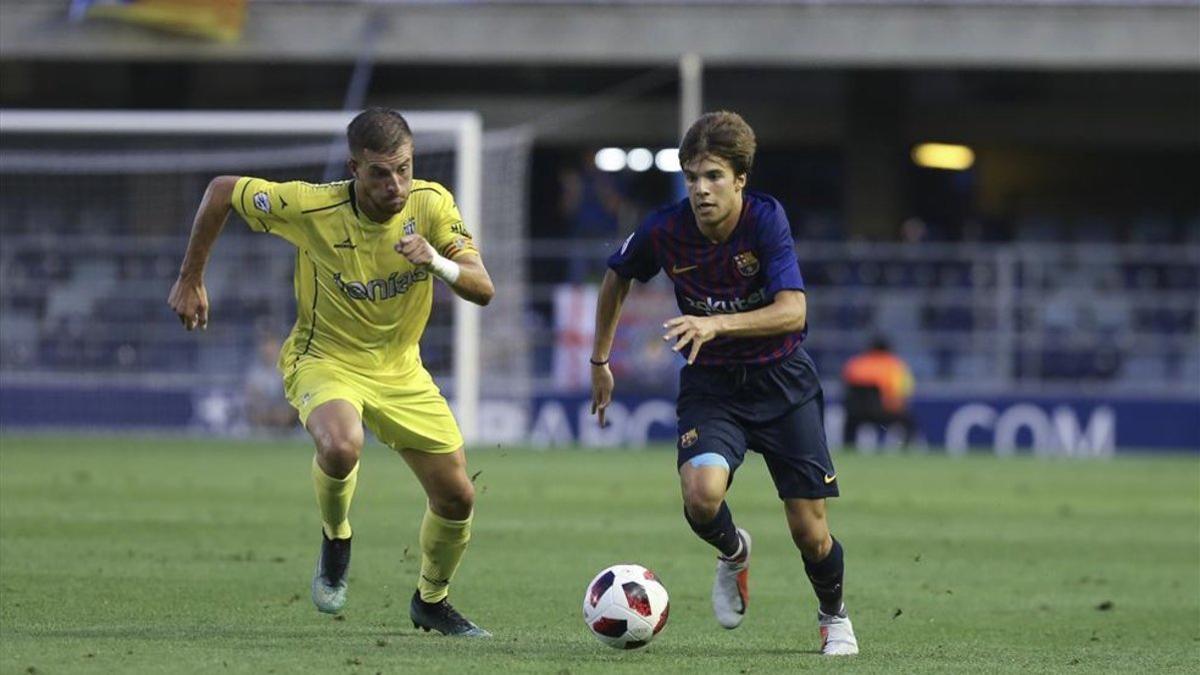 Riqui Puig adquiere más responsabilidad en el filial tras debutar con el primer equipo