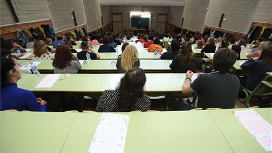 La Junta convoca una oposición para médicos especialistas con 78 plazas