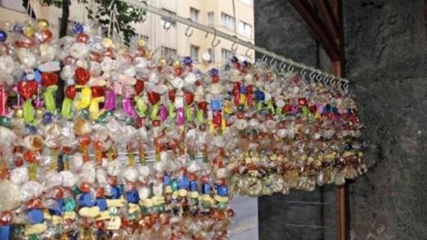 Kränze aus Sü ßigkeiten gehören zu den Traditionen auf Mallorca.