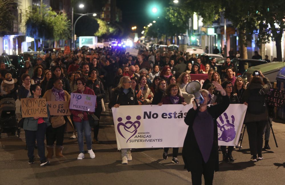 Sagunt grita contra la violencia machista el 25N