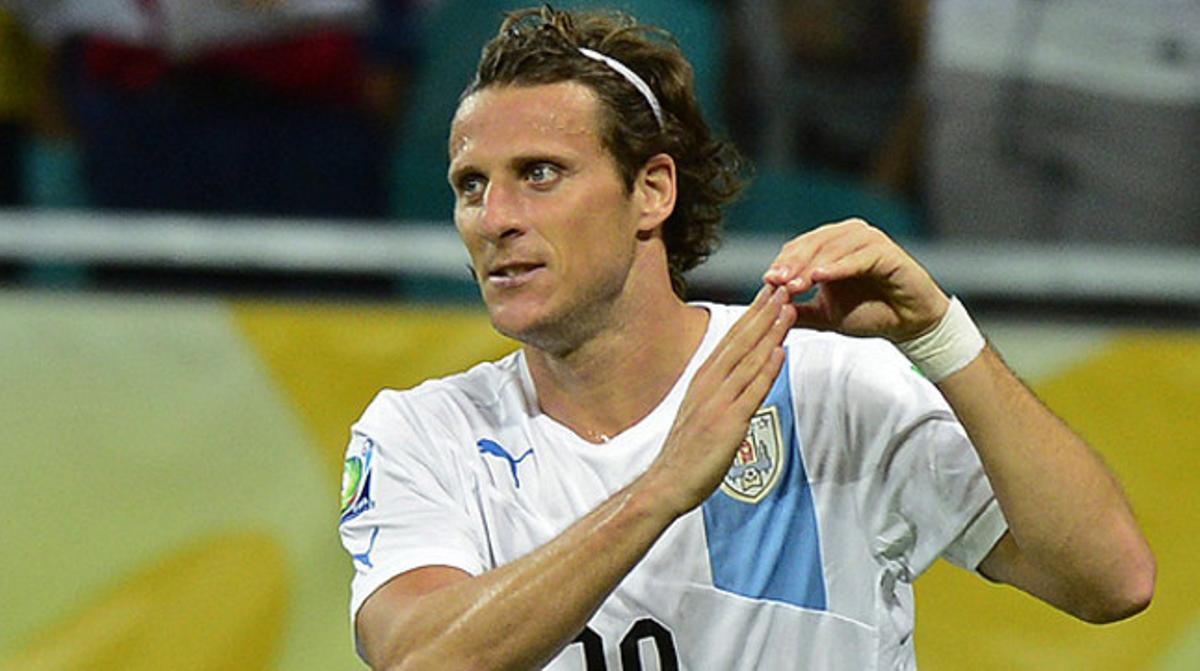 Forlán celebra el gol anotat contra Nigèria a la Copa Confederacions. Forlán celebra el gol anotat contra Nigèria a la Copa Confederacions.