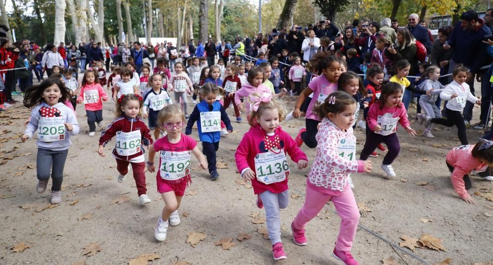 Más de 1.100 jóvenes atletas desafían a las bajas temperaturas para participar en la tradicional carrera de cross escolar.