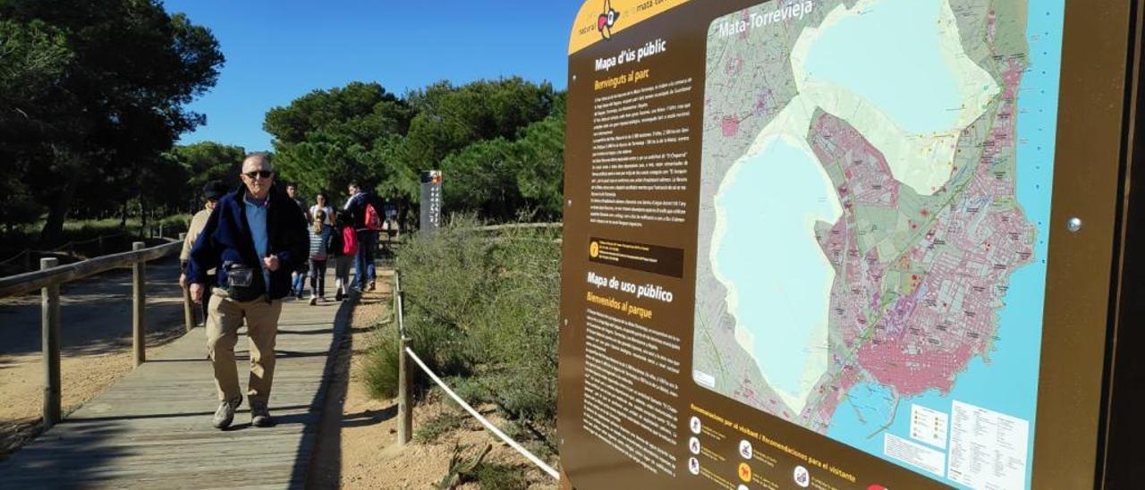 Imagen de la nueva señalización del parque natural de las lagunas de Torrevieja y La Mata.