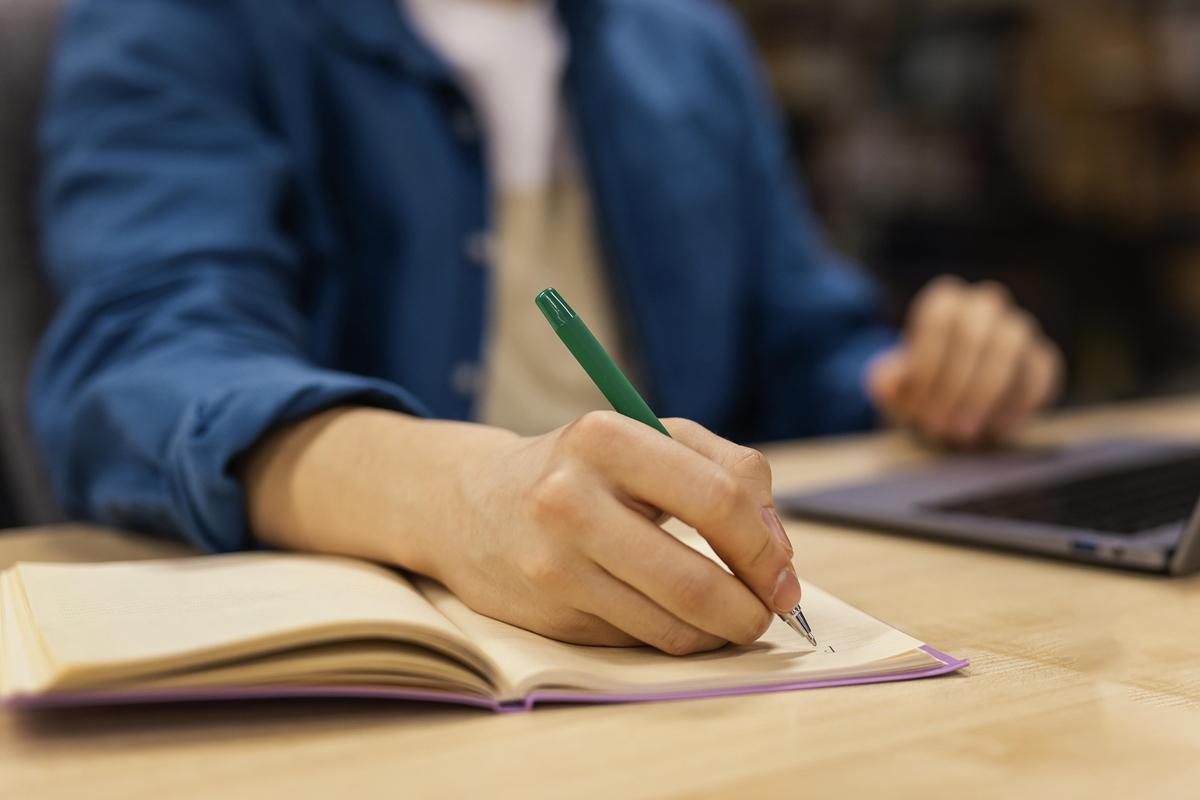 La enseñanza es fundamental para formar a los profesionales del futuro.