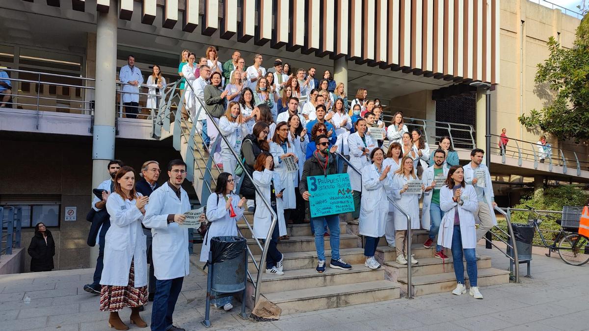 Protesta de médicos el lunes en el Peset.