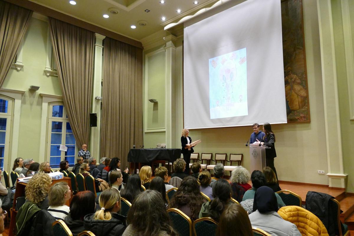 EN IMATGES | Figueres celebra el Dia de la Dona amb els Premis Maria Rosa Ymbert, la lectura del manifest i una taula rodona d'escriptores