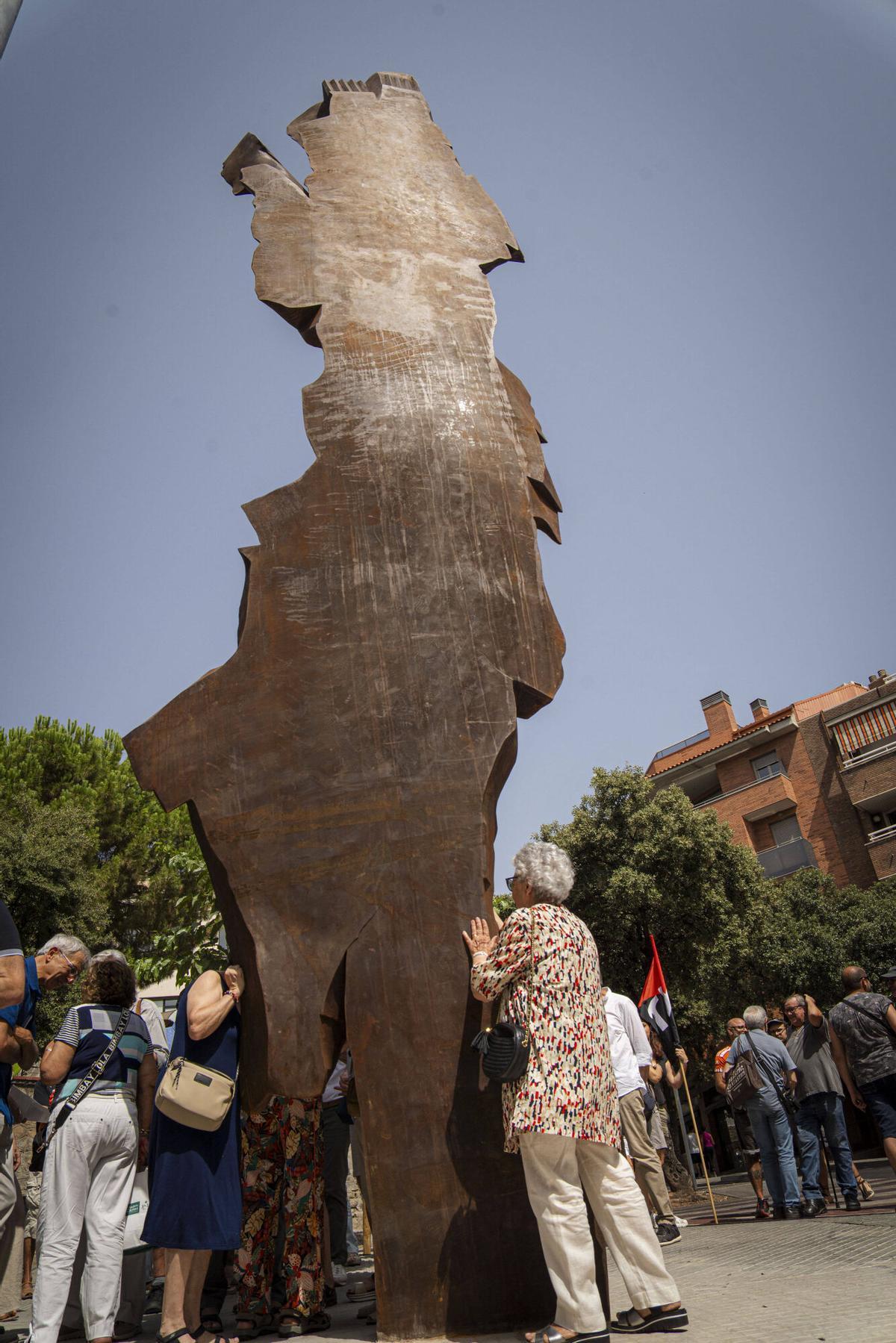 L'escultura que parla: S'inaugura la "Metralla" que recorda els morts manresans de la Guerra Civil L'escultura que parla: S'inaugura la "Metralla" que recorda els morts manresans de la Guerra Civil