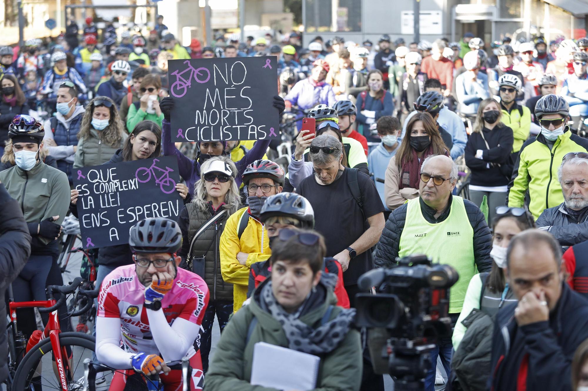 Un miler de persones diuen adeu a la ciclista de Girona atropellada mortalment per un conductor begut