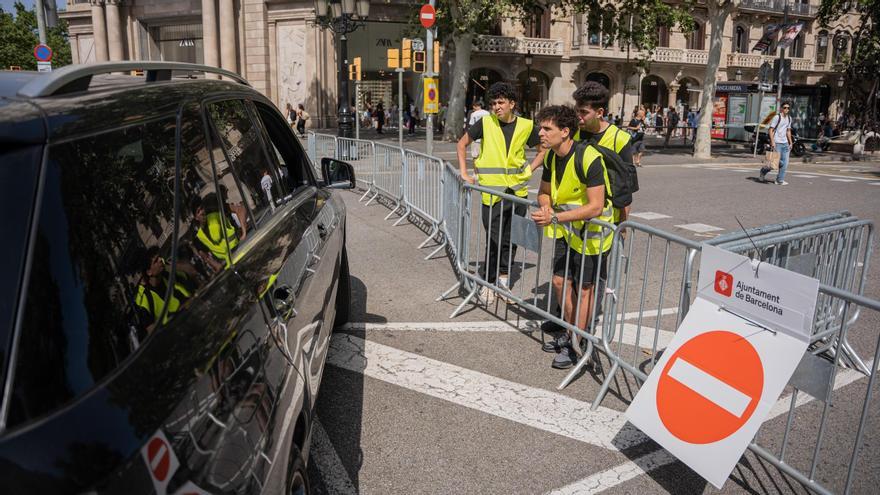 Cortes en el Eixample por la exhibición de Fórmula 1 en el paseo de Gràcia de Barcelona