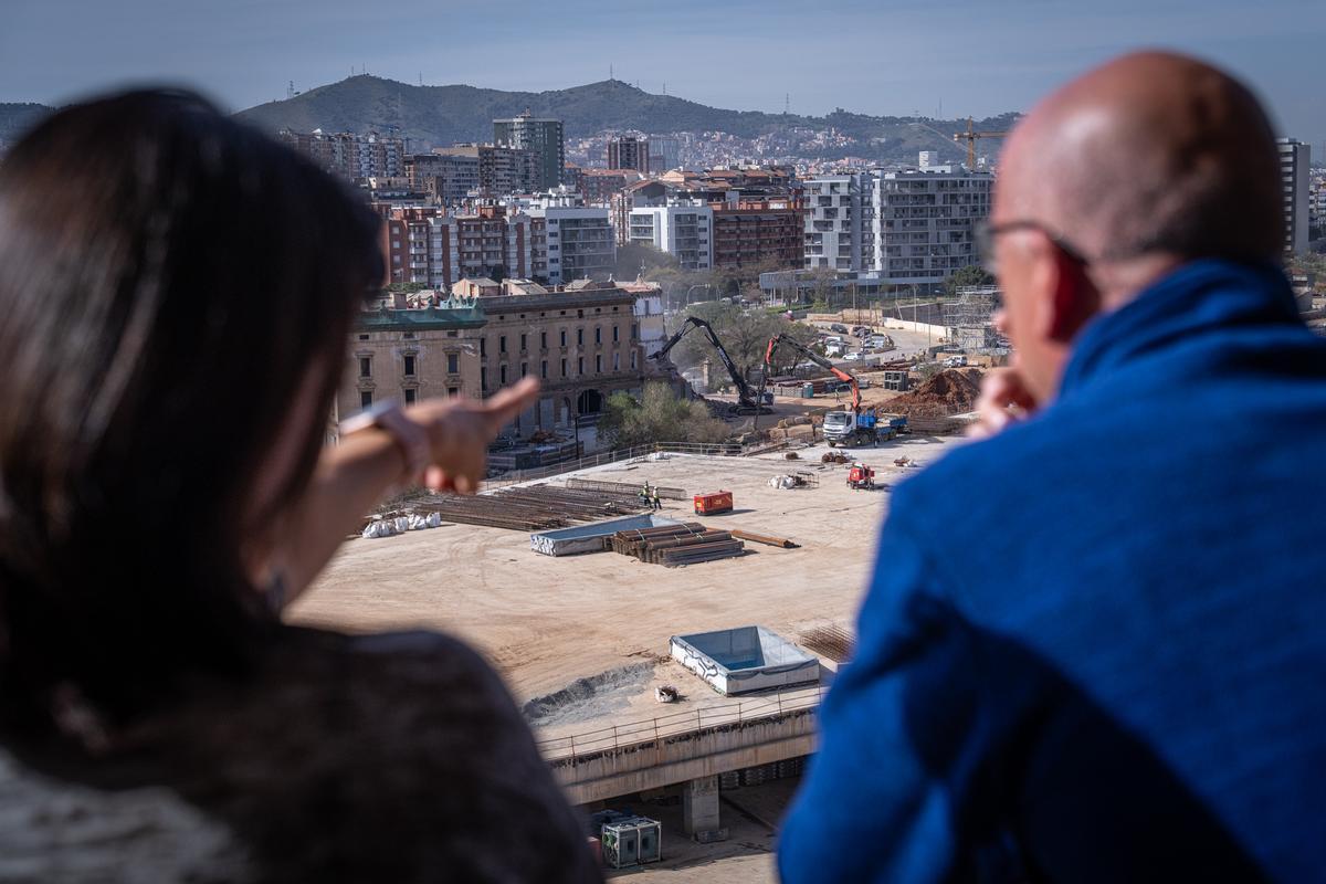 Empieza el derribo de la centenaria estación de mercancías de La Sagrera
