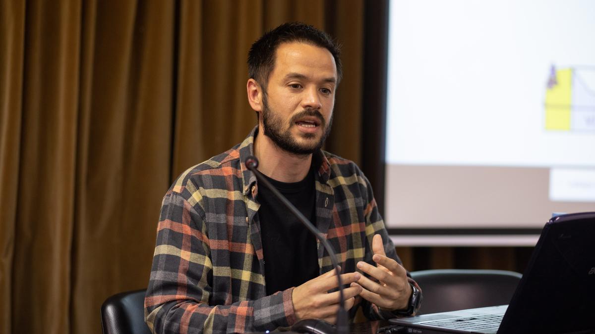 Un  momento de la ponencia de José Delgado en la UNED de Zamora.