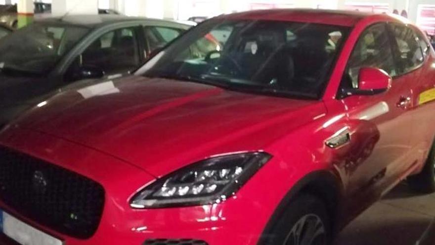La Policía Local de Oviedo recupera un Jaguar de alta gama robado en Reino Unido