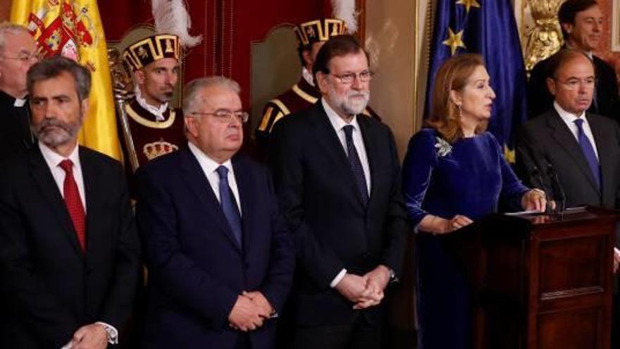 Mariano Rajoy escolta el discurs de la presidenta del Congrés