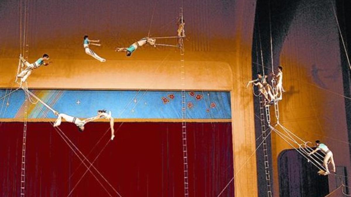 Trapecios volantes  8 El circo de Pyongyang de Corea del Norte asombra con un cuádruple salto mortal.