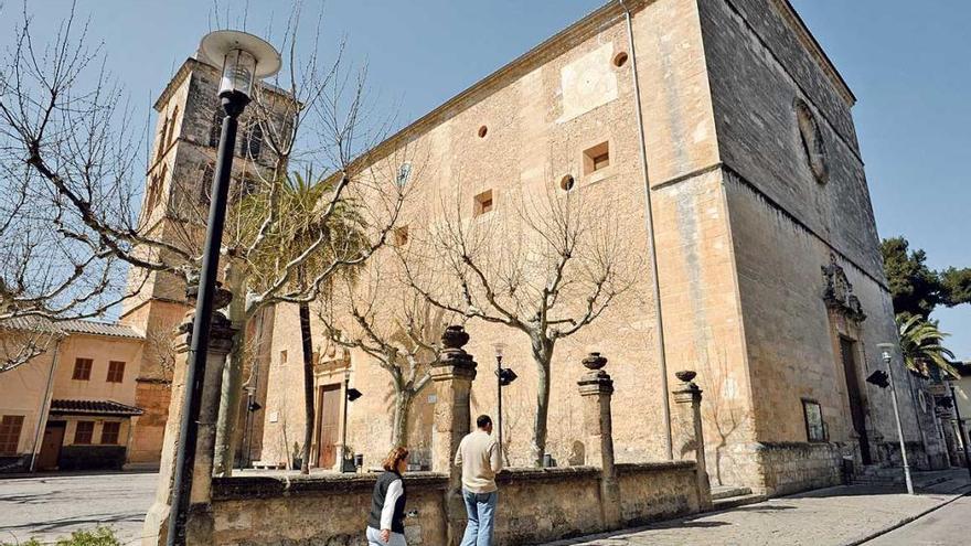 Fachada de la iglesia de Sant Antoni Abat de sa Pobla.