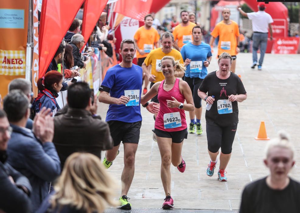 Los veteranos atletas triunfan en la prueba de Benidorm que reunió a más de 2.500 deportistas.