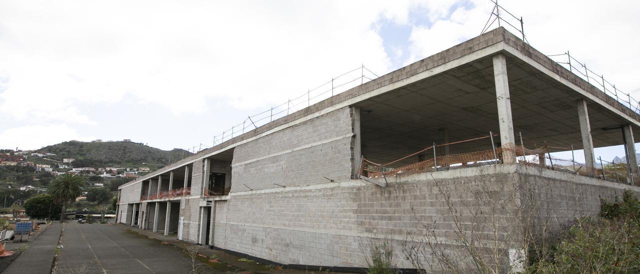 EI edificio del &#039;mamotreto&#039;, que se localiza frente al Ayuntamiento de Santa Brígida.