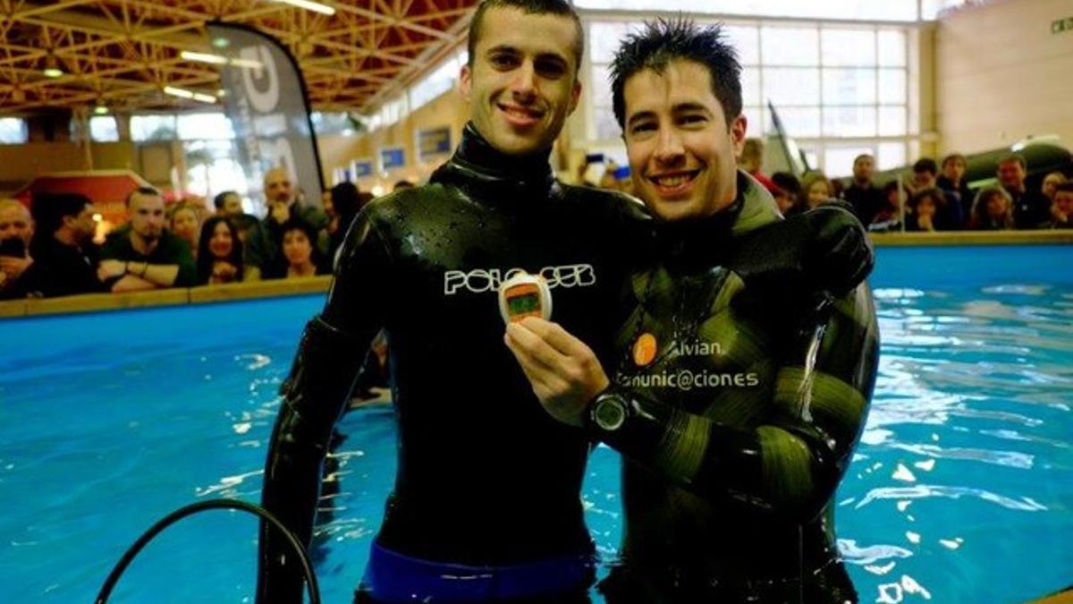 El campeón mundial de apnea estática, Aleix Segura, tras batir el récord Guinness en esta disciplina en el Salón de la Inmersión de Cornellà.