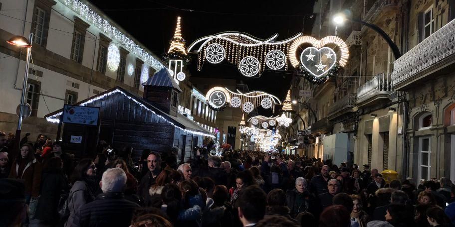 Ya es Navidad en Vigo: 10 milllones de luces para marcar una historia. // A. Villar | J. Lores | J. Álvarez | C. Delgado | M. Romero