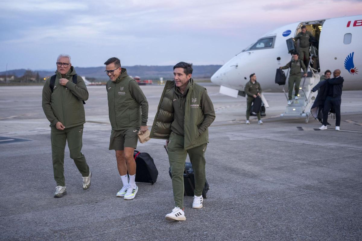 Marcelino, entrenador del Villarreal, a su llegada al aeropuerto de Vitoria.