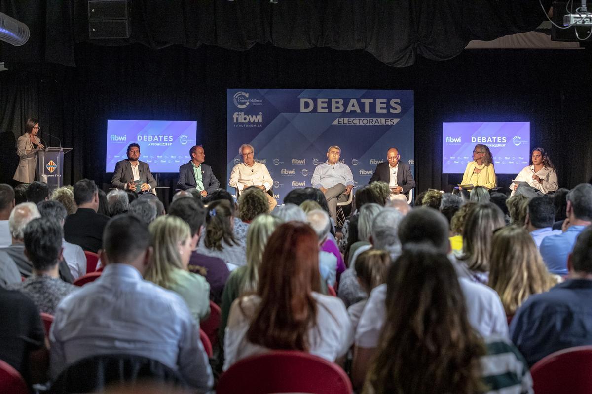 Los candidatos pudieron aportar propuestas y contrastar ideas en un entretenido coloquio político.