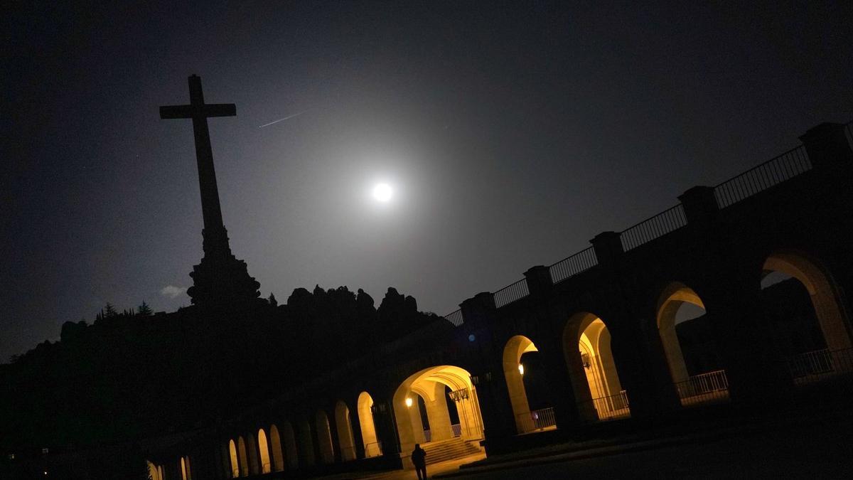 El Valle de los Caídos, de noche