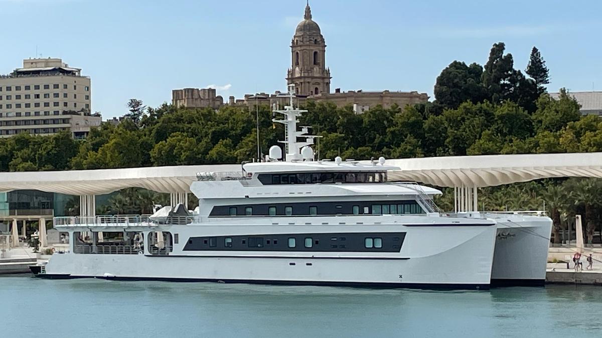 Wayfinder atracado en el Puerto de Málaga