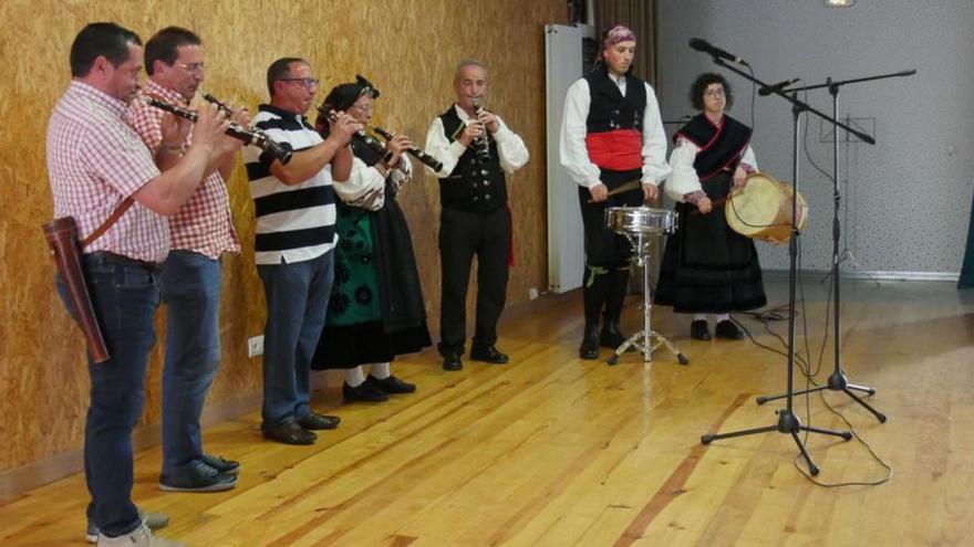 La Escuela de Folclore Eco de los Valles clausura el curso con actuaciones