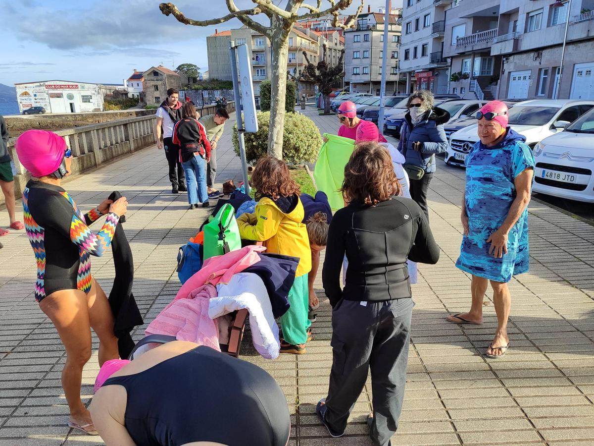 Un chapuzón reivindicativo en Pescadoira (Bueu) por el Día de Reyes Un chapuzón reivindicativo en Pescadoira (Bueu) por el Día de Reyes