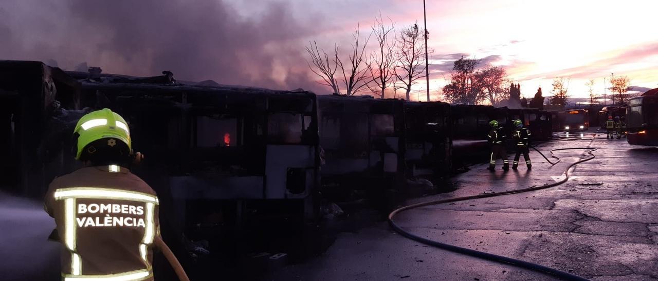 COMUNIDAD VALENCIANA.-Valencia.- Ribó dice que en el consejo de EMT &quot;se darán todas las explicaciones&quot; del incendio y pide evitar rumores