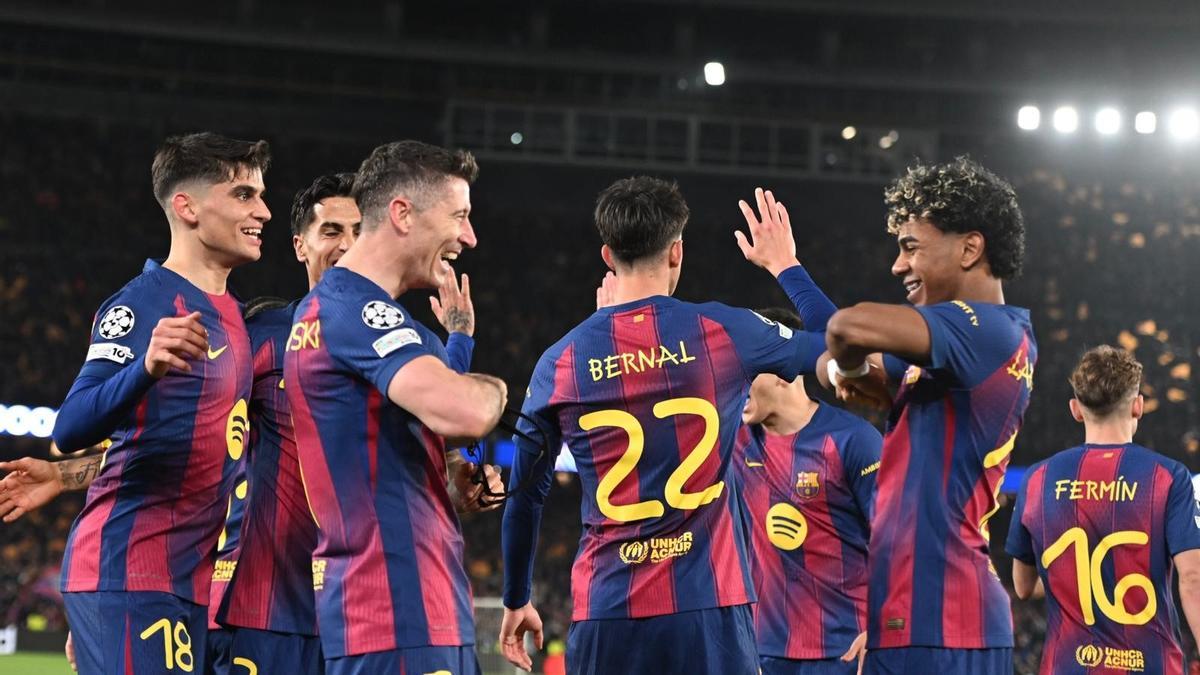 Los jugadores del Barça celebran uno de los goles al Newcastle.